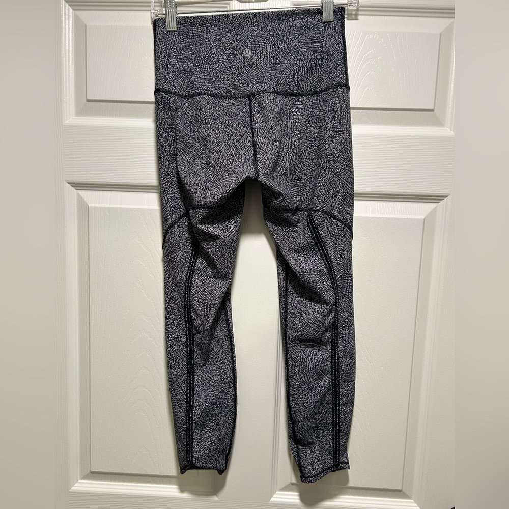Lululemon Leggings sz 6 - Picture 2 of 6